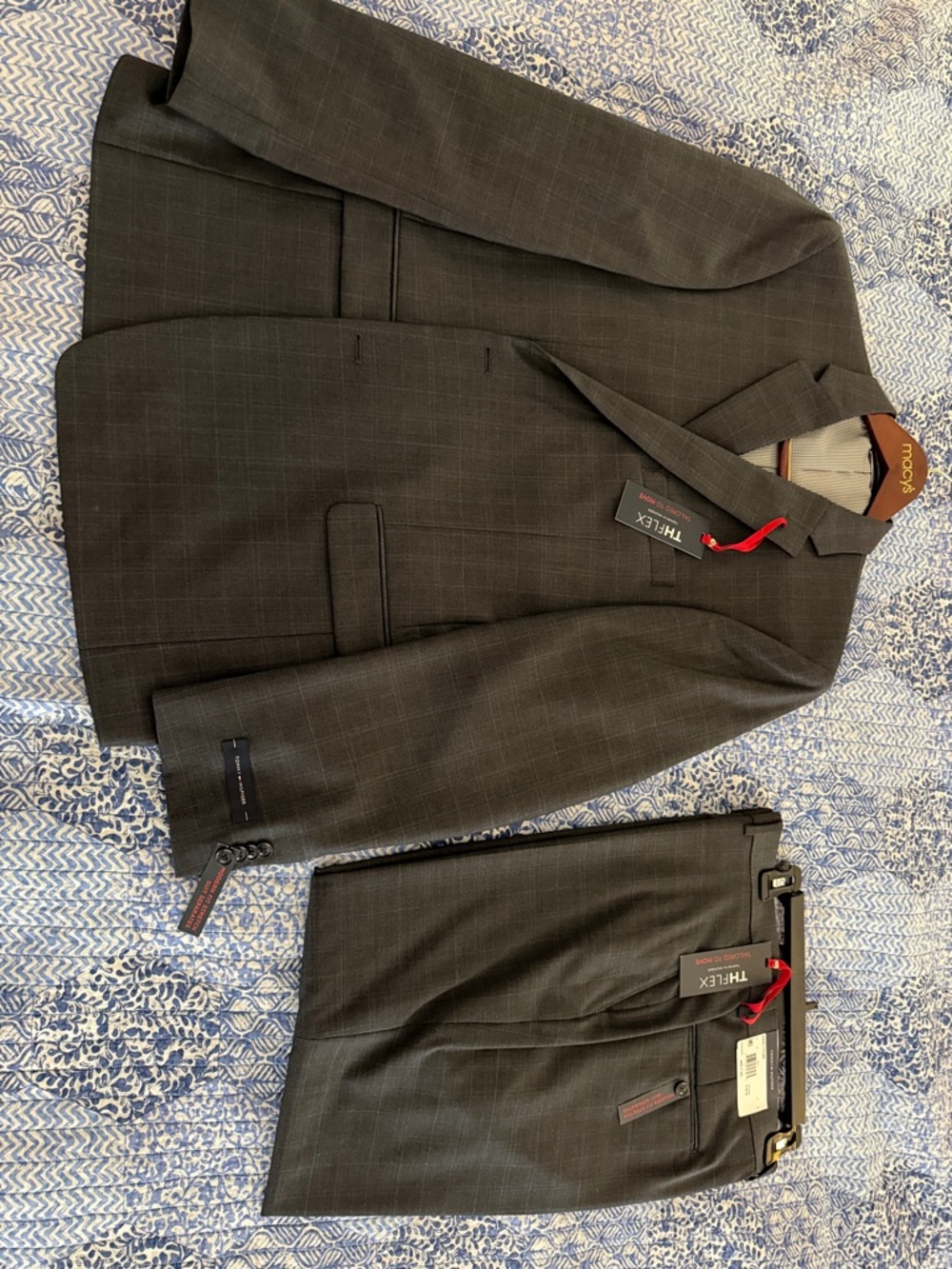 Tommy Hilfiger Charcoal Plaid Suit Jacket & Pants NWT not altered  40x32 46 reg